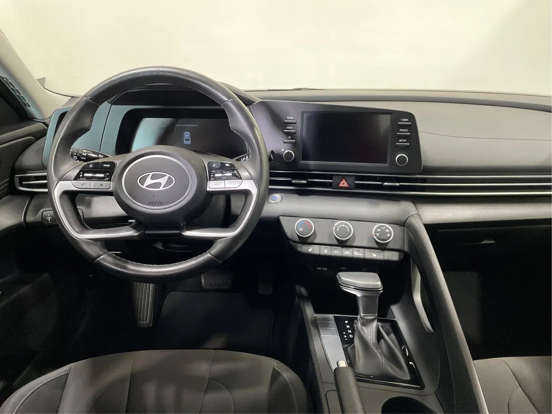 2025 Hyundai Elantra — photo 4