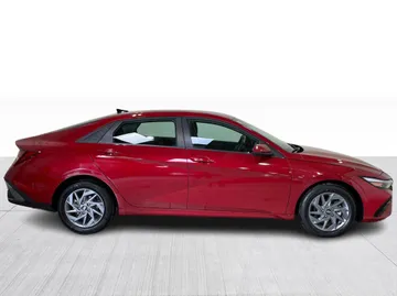 2025 Hyundai Elantra - image 2