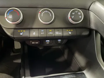 2025 Hyundai Elantra - image 20