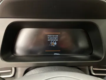 2025 Hyundai Elantra - image 27