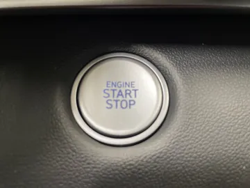 2025 Hyundai Elantra - image 23