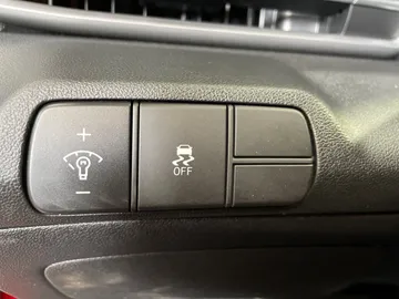 2025 Hyundai Elantra - image 26