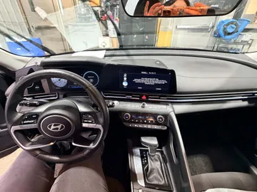 2025 Hyundai Elantra - image 9