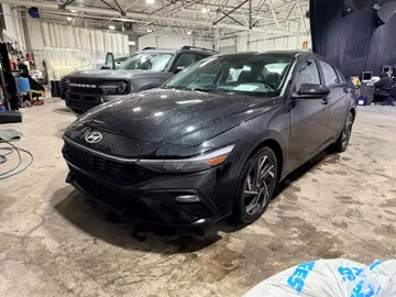 2025 Hyundai Elantra - image 3