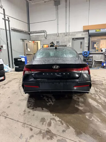 2025 Hyundai Elantra - image 6
