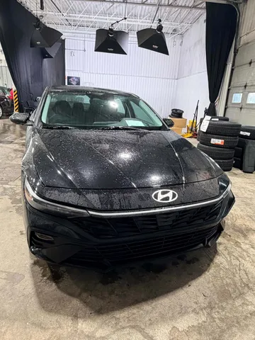 2025 Hyundai Elantra - image 2