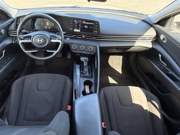 2024 Hyundai Elantra - image 9