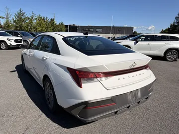 2024 Hyundai Elantra - image 3