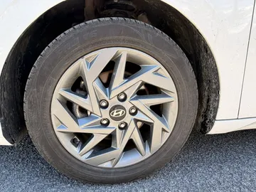 2024 Hyundai Elantra - image 7