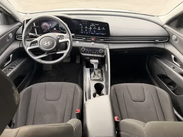 2025 Hyundai Elantra - image 9