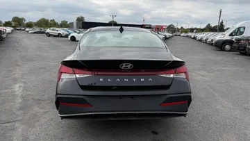 2025 Hyundai Elantra - image 6