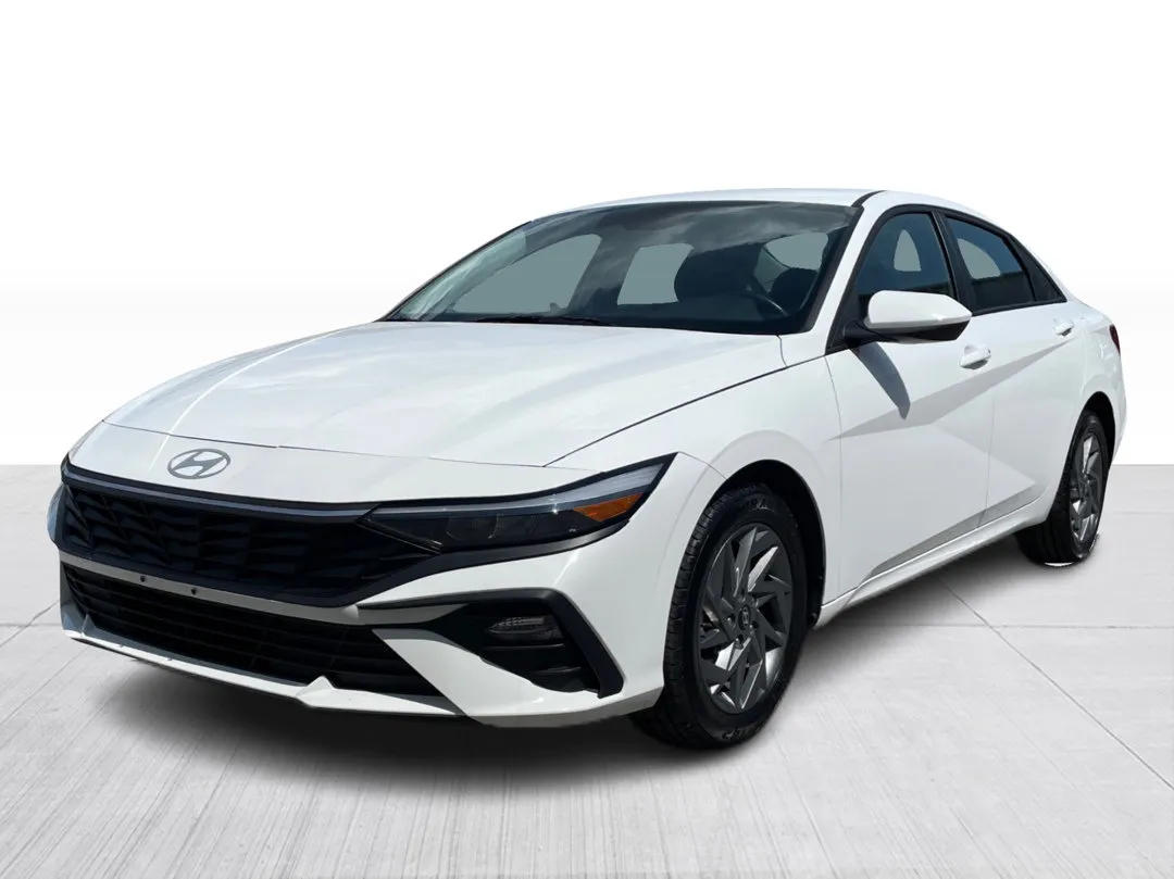 2025 Hyundai Elantra — photo 8
