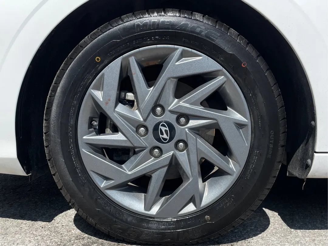 2025 Hyundai Elantra — photo 5