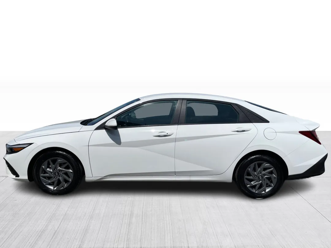 2025 Hyundai Elantra Preferred, photo 9
