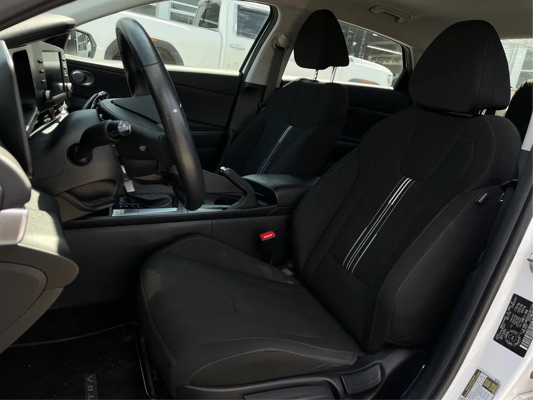 2025 Hyundai Elantra — photo 3