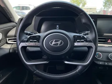 2025 Hyundai Elantra - image 17
