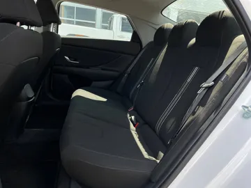 2025 Hyundai Elantra - image 15