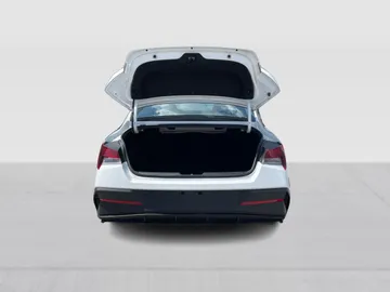 2025 Hyundai Elantra - image 13