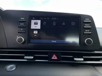 2025 Hyundai Elantra - image 7