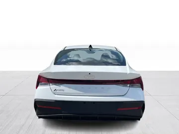 2025 Hyundai Elantra - image 12