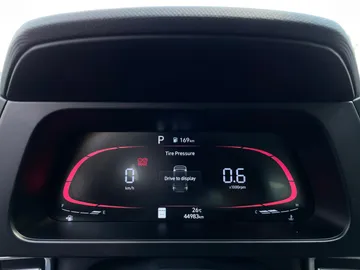 2025 Hyundai Elantra - image 16