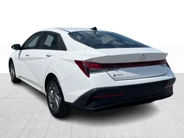 2025 Hyundai Elantra - image 11