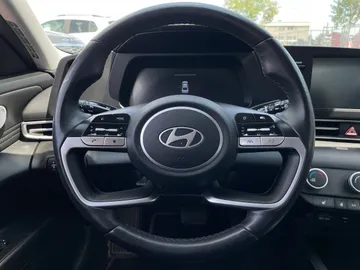 2025 Hyundai Elantra - image 17
