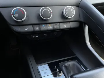2025 Hyundai Elantra - image 20