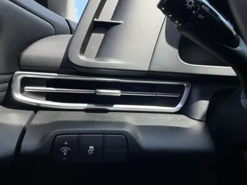 2025 Hyundai Elantra - image 24