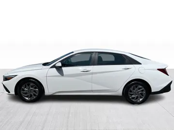 2025 Hyundai Elantra - image 10