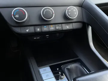 2025 Hyundai Elantra - image 20