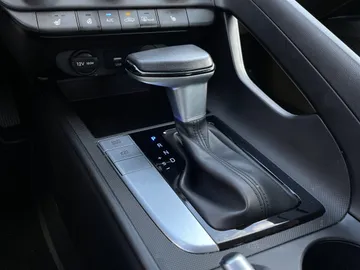 2025 Hyundai Elantra - image 23