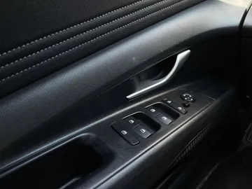 2025 Hyundai Elantra - image 22
