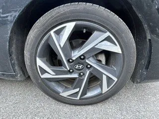 2025 Hyundai Elantra - image 7