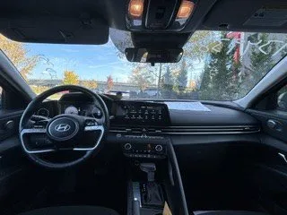 2025 Hyundai Elantra - image 9
