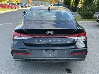 2025 Hyundai Elantra - image 6