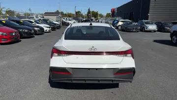 2025 Hyundai Elantra - image 6