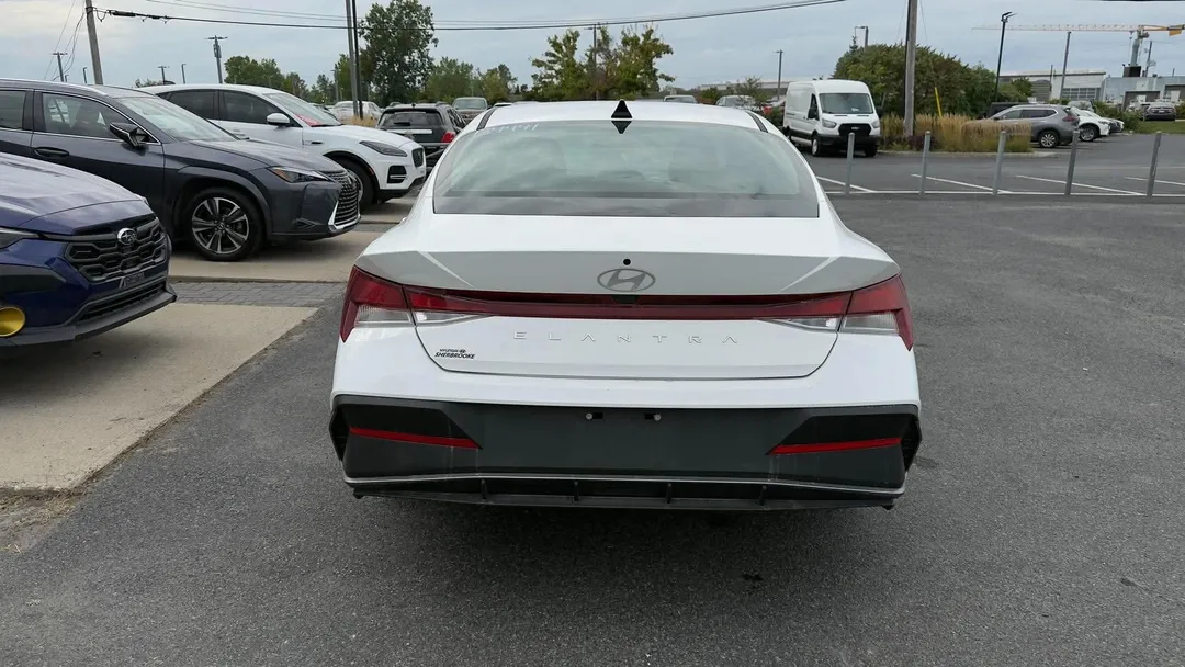 2026 Hyundai Elantra Essential, photo 5