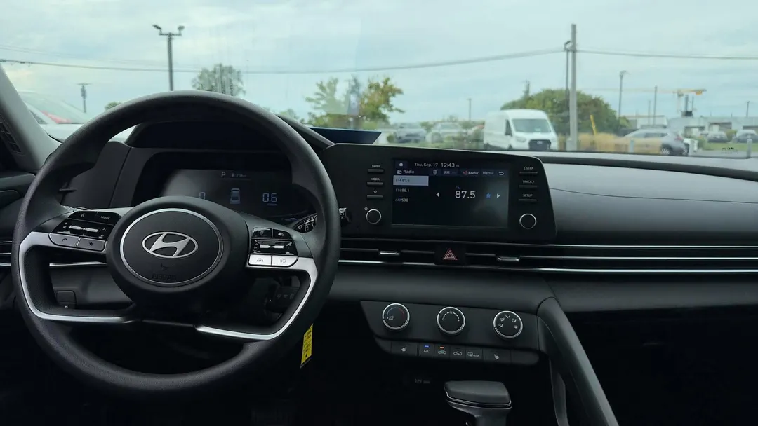 2026 Hyundai Elantra Essential, photo 8