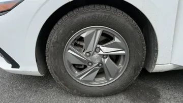 2026 Hyundai Elantra - image 7