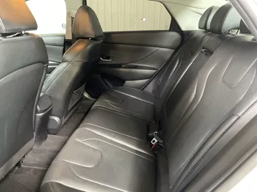 2021 Hyundai Elantra - image 16