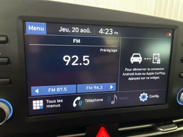 2021 Hyundai Elantra - image 8