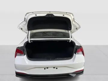 2021 Hyundai Elantra - image 14