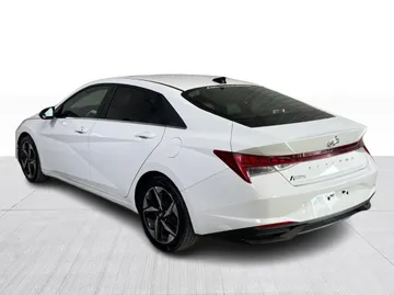 2021 Hyundai Elantra - image 12