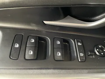 2021 Hyundai Elantra - image 26