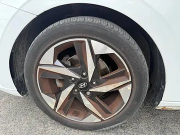 2021 Hyundai Elantra - image 7