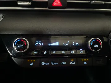 2021 Hyundai Elantra - image 23