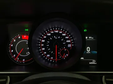 2022 Hyundai Elantra - image 18