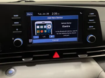 2022 Hyundai Elantra - image 25