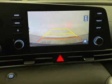 2022 Hyundai Elantra - image 21